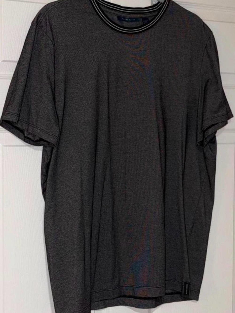 Perry Ellis Men’s crew neck striped shirt